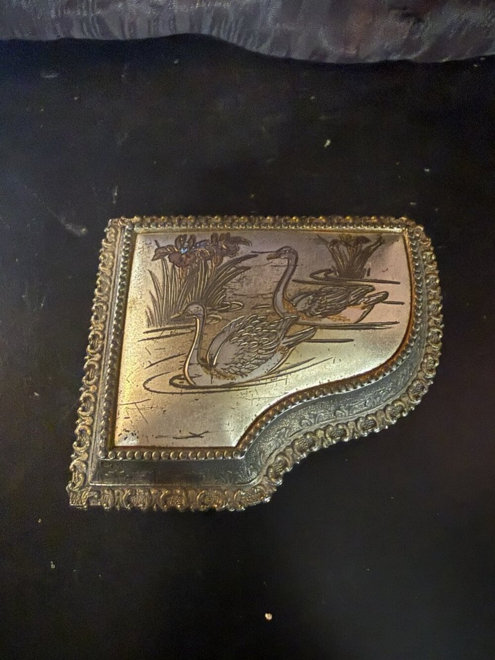 Sankyo Japan Music Box-Vintage Swans grand piano sounds works good